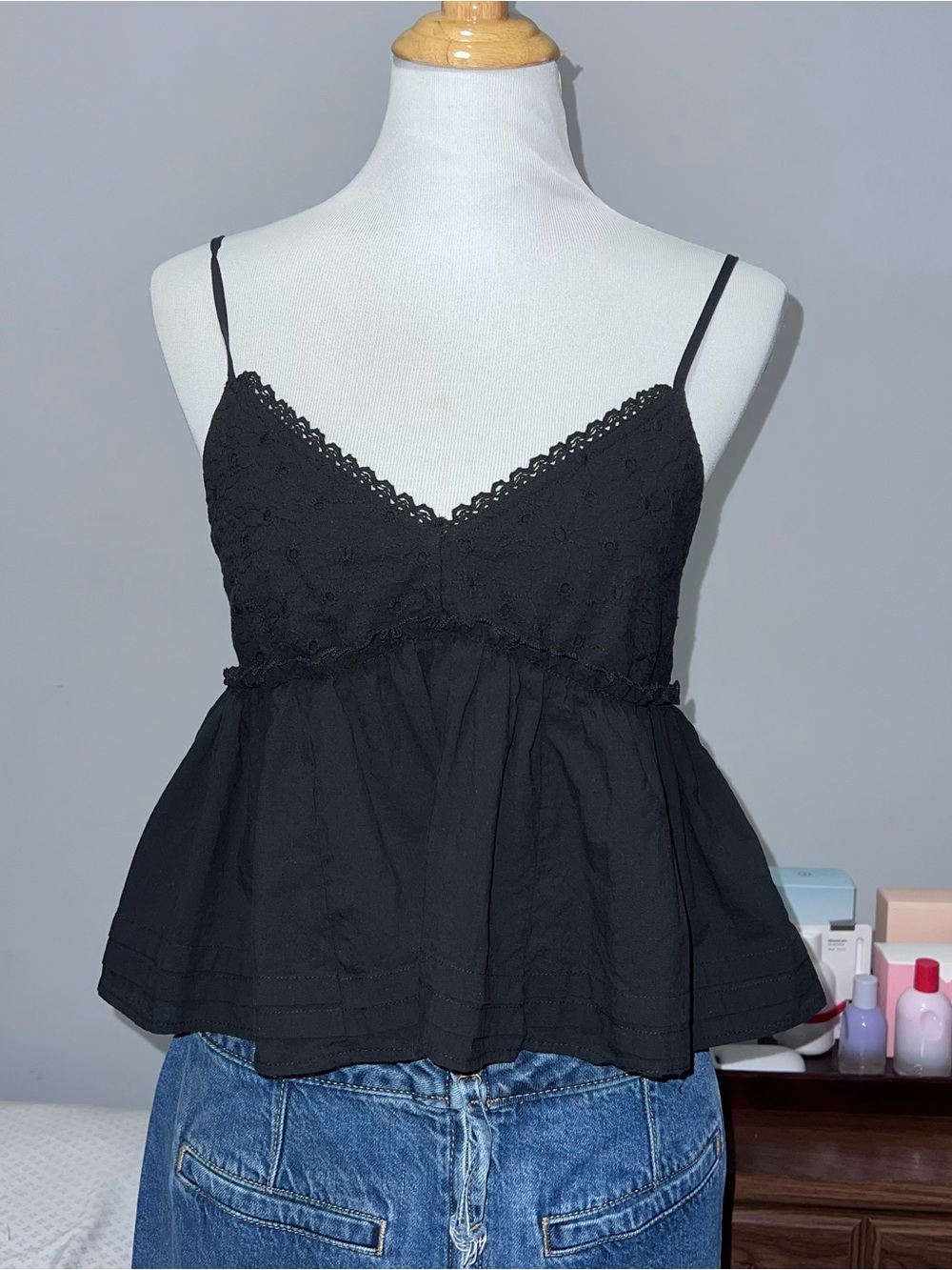 Black Eyelet Babydoll Top Crop Lace Trim V Neck Ruffle Peplum Cami Coquette